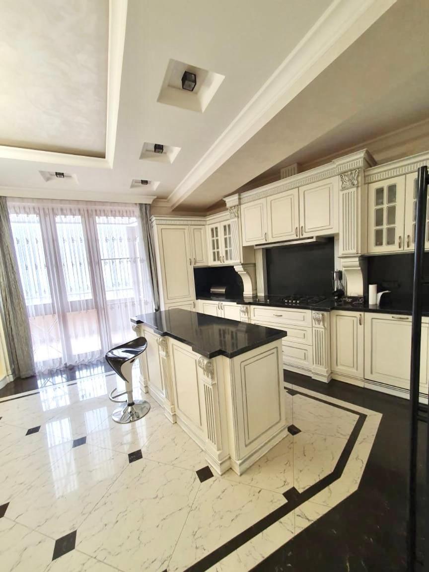 Роскошная Двухуровневая Квартира Luxurious Duplex Apartment Erevan Esterno foto