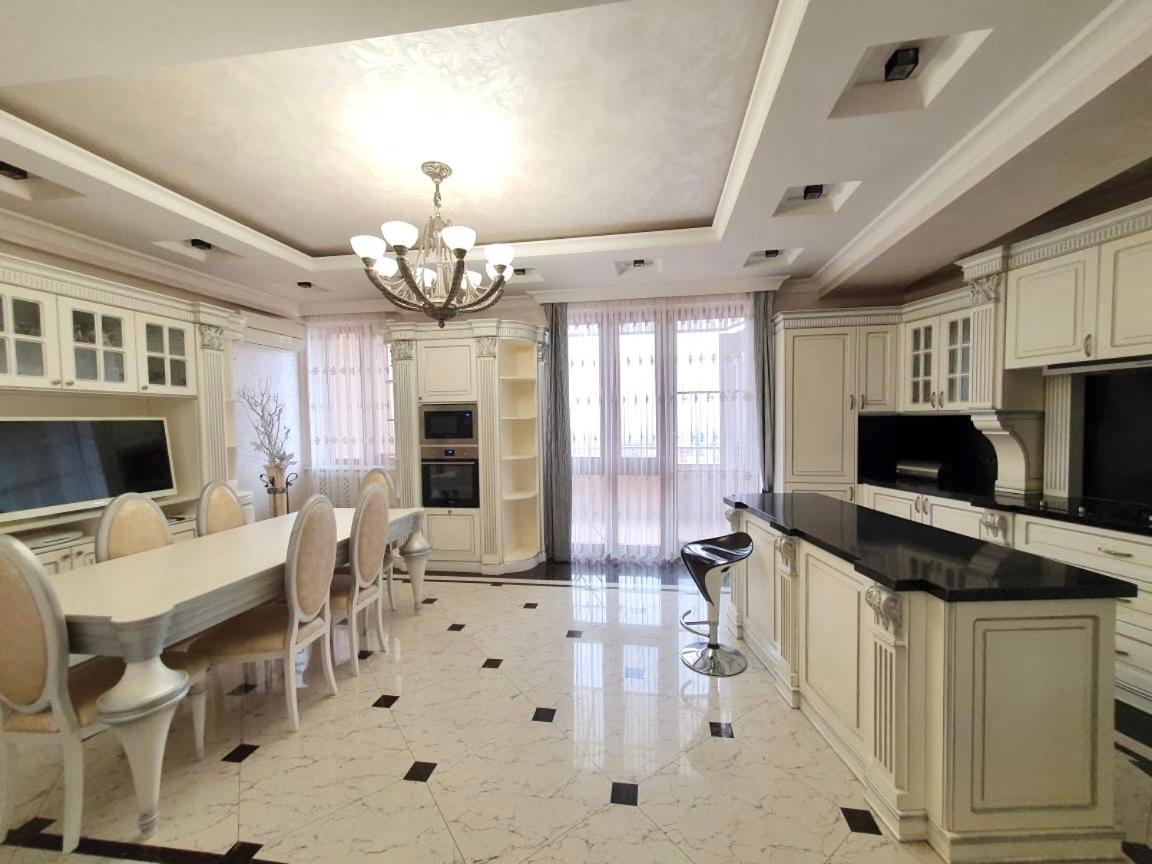 Роскошная Двухуровневая Квартира Luxurious Duplex Apartment Erevan Esterno foto